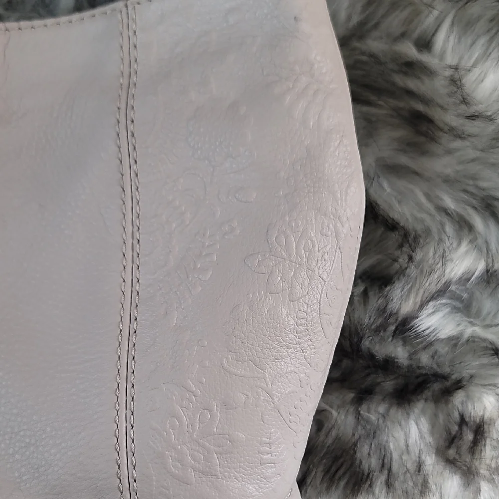 The Sak Cream Shoulder Bag - Picture 6 of 16